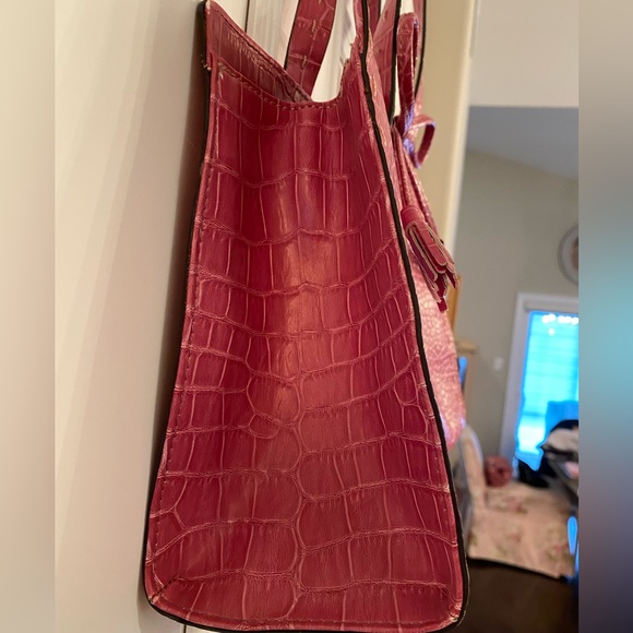 NWOT Liz Claiborne Pink Croc Embossed Vegan Leather Shoulder Bag - Picture 4 of 11